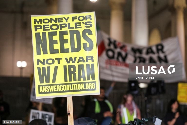 EUA: Protesto «Parem a Guerra contra o Irão» em Los Angeles