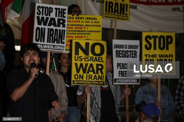 EUA: Protesto «Parem a Guerra contra o Irão» em Los Angeles