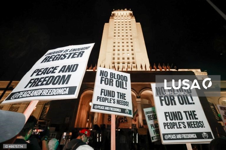 EUA: Protesto «Parem a Guerra contra o Irão» em Los Angeles