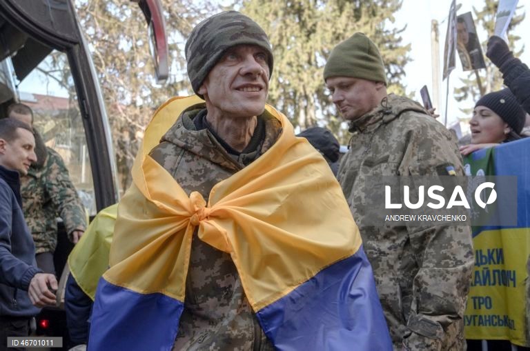 Ucrânia e Rússia trocam prisioneiros de guerra
