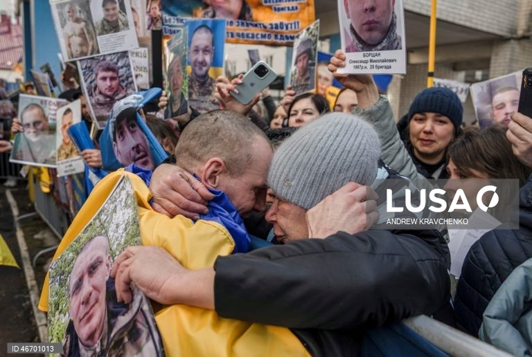 Ucrânia e Rússia trocam prisioneiros de guerra