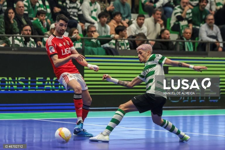 O Sporting garantiu hoje a sua sexta presença consecutiva na ‘final four’ da Liga dos Campeões de futsal impondo-se ao Benfica por 7-4, na segunda mão dos quartos de final, recuperando da derrota averbada na casa dos campeões nacionais.