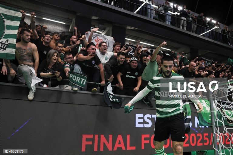 O Sporting garantiu hoje a sua sexta presença consecutiva na ‘final four’ da Liga dos Campeões de futsal impondo-se ao Benfica por 7-4, na segunda mão dos quartos de final, recuperando da derrota averbada na casa dos campeões nacionais.
