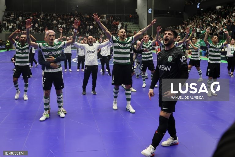 O Sporting garantiu hoje a sua sexta presença consecutiva na ‘final four’ da Liga dos Campeões de futsal impondo-se ao Benfica por 7-4, na segunda mão dos quartos de final, recuperando da derrota averbada na casa dos campeões nacionais.
