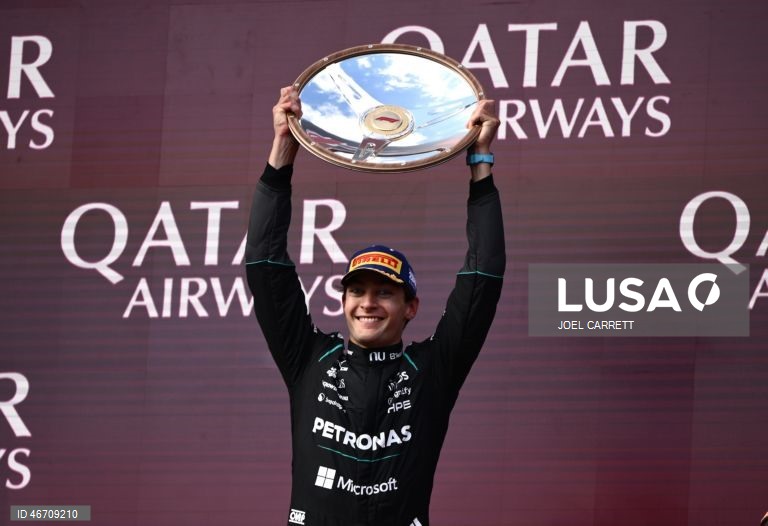 O piloto britânico George Russell (Mercedes) venceu hoje o Grande Prémio da Austrália de Fórmula 1, primeira prova da temporada e dos novos regulamentos técnicos, e é o primeiro líder do campeonato.