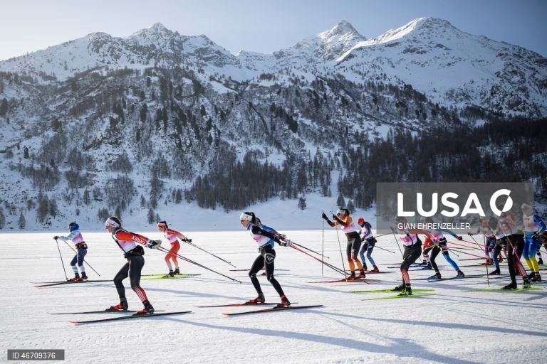Esquiadores competem na 56.ª maratona anual de esqui Engadin, de Maloja a S-Chanf, em Maloja, Suíça.