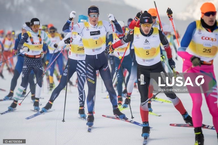 Esquiadores competem na 56.ª maratona anual de esqui Engadin, de Maloja a S-Chanf, em Maloja, Suíça.