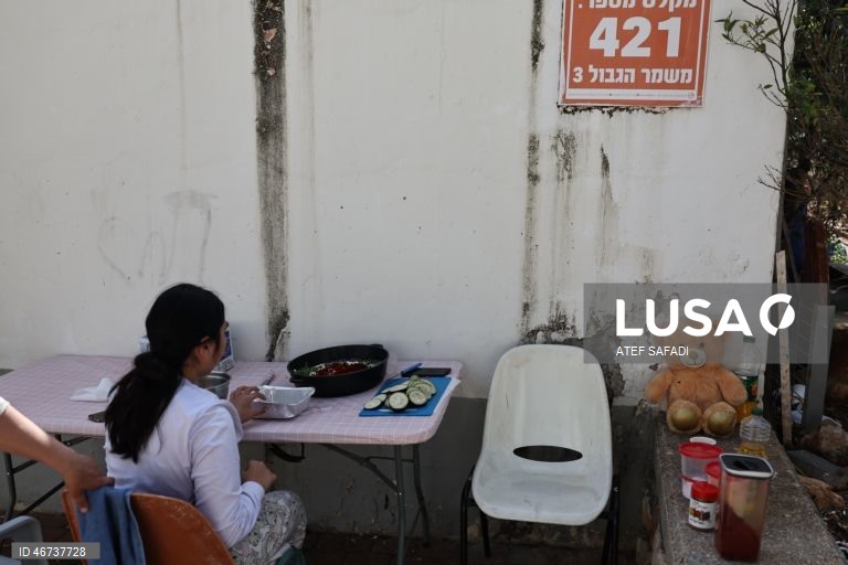 A vida quotidiana no norte de Israel durante o conflito regional em curso