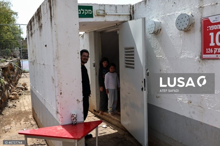 A vida quotidiana no norte de Israel durante o conflito regional em curso