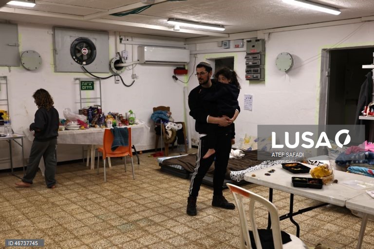 A vida quotidiana no norte de Israel durante o conflito regional em curso