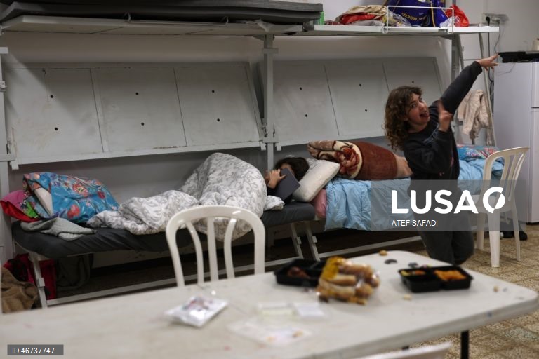 A vida quotidiana no norte de Israel durante o conflito regional em curso