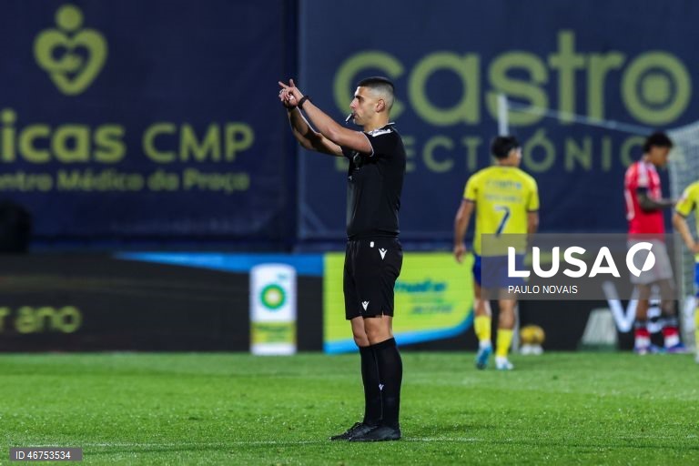 O Benfica visitou e venceu hoje o Arouca por 2-1, com uma reviravolta concretizada pelo avançado sérvio Ivanovic, aos 90+6 minutos, em encontro da 26.ª jornada da I Liga portuguesa de futebol.