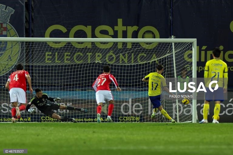 O Benfica visitou e venceu hoje o Arouca por 2-1, com uma reviravolta concretizada pelo avançado sérvio Ivanovic, aos 90+6 minutos, em encontro da 26.ª jornada da I Liga portuguesa de futebol.