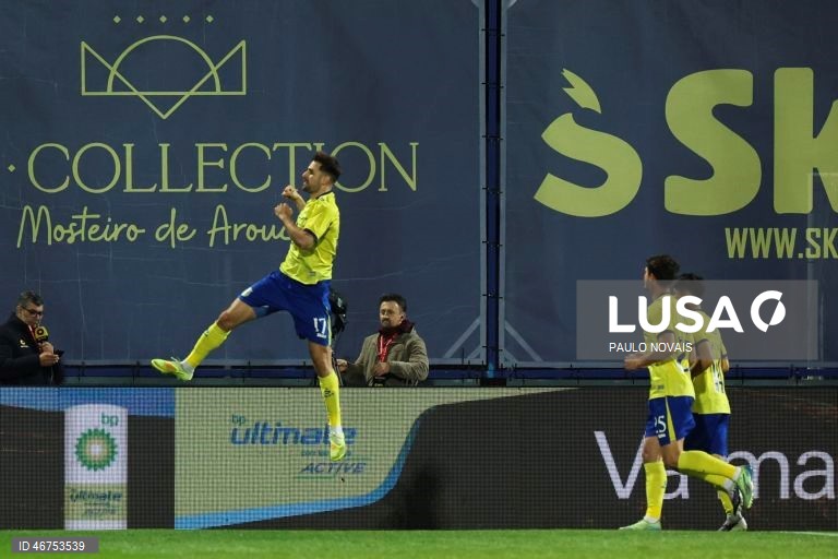 O Benfica visitou e venceu hoje o Arouca por 2-1, com uma reviravolta concretizada pelo avançado sérvio Ivanovic, aos 90+6 minutos, em encontro da 26.ª jornada da I Liga portuguesa de futebol.