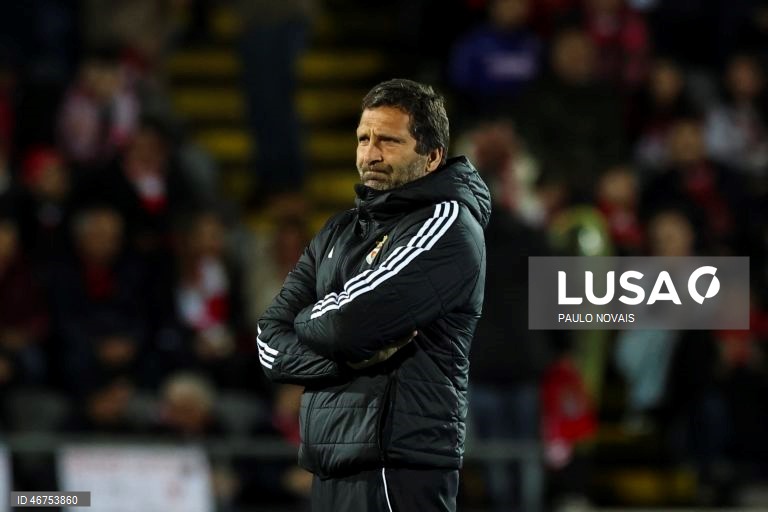 O Benfica visitou e venceu hoje o Arouca por 2-1, com uma reviravolta concretizada pelo avançado sérvio Ivanovic, aos 90+6 minutos, em encontro da 26.ª jornada da I Liga portuguesa de futebol.