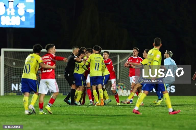 O Benfica visitou e venceu hoje o Arouca por 2-1, com uma reviravolta concretizada pelo avançado sérvio Ivanovic, aos 90+6 minutos, em encontro da 26.ª jornada da I Liga portuguesa de futebol.