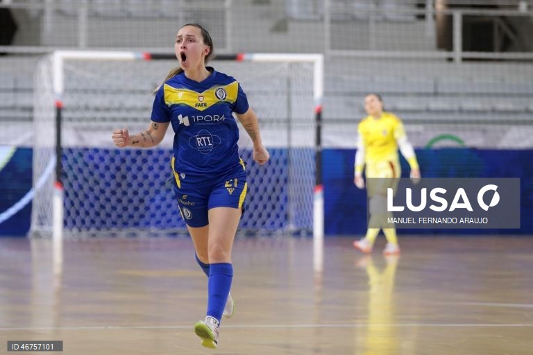 A jogadora Nun’Alvares, Mayara Almeida festeja um golo obtido contra o Benfica durante o jogo da Final da Taça da Liga de Futsal, realizado no Pavilhão Multiusos de Gondomar, em Gondomar, 15 Março 2026, MANUEL FERNANDO ARAUJO/LUSA