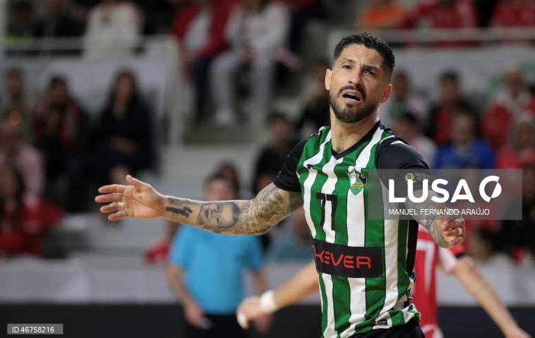 O jogador do Eléctrico Simi Saiotti durante o jogo da Final da Taça da Liga de futsal contra o Benfica, realizado no Pavilhão Multiúsos de Gondomar, 15 de março de 2026. MANUEL FERNANDO ARAÚJO/LUSA