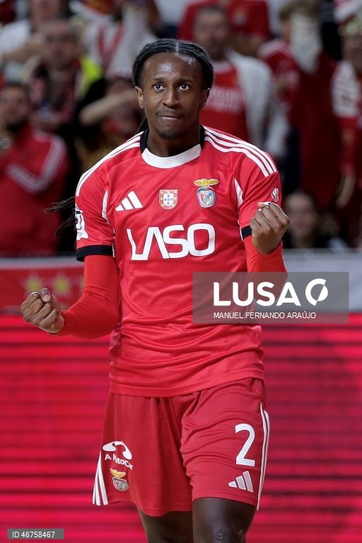 O jogador do Benfica Silvestre Ferreira festeja um golo contra o Eléctrico durante o jogo da Final da Taça da Liga de futsal, realizado no Pavilhão Multiúsos de Gondomar, 15 de março de 2026. MANUEL FERNANDO ARAÚJO/LUSA