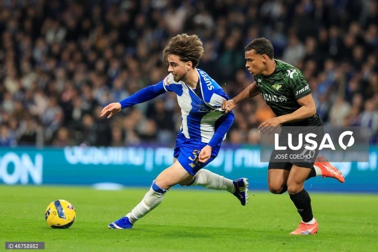 O FC Porto reforçou hoje a liderança da I Liga portuguesa de futebol, ao vencer o Moreirense por 3-0, depois do 2-2 na Luz, em encontro da 26.ª jornada, disputado no Estádio do Dragão, no Porto.