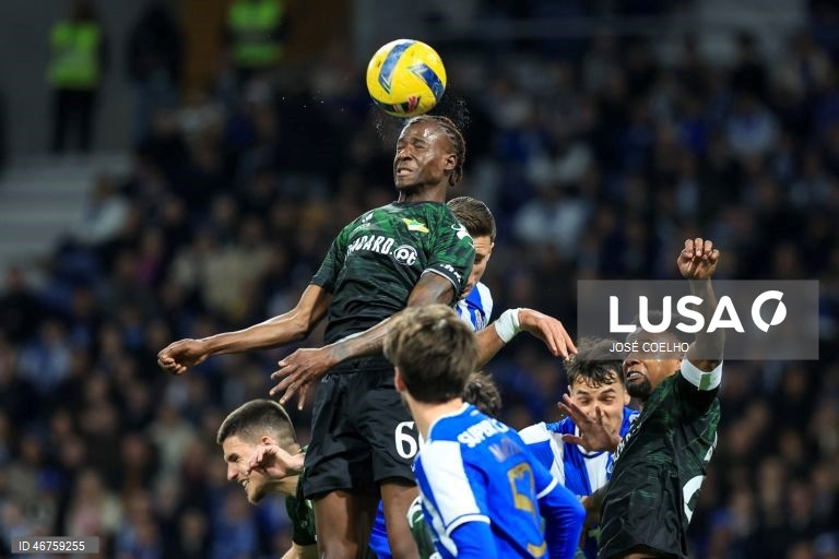 O FC Porto reforçou hoje a liderança da I Liga portuguesa de futebol, ao vencer o Moreirense por 3-0, depois do 2-2 na Luz, em encontro da 26.ª jornada, disputado no Estádio do Dragão, no Porto.