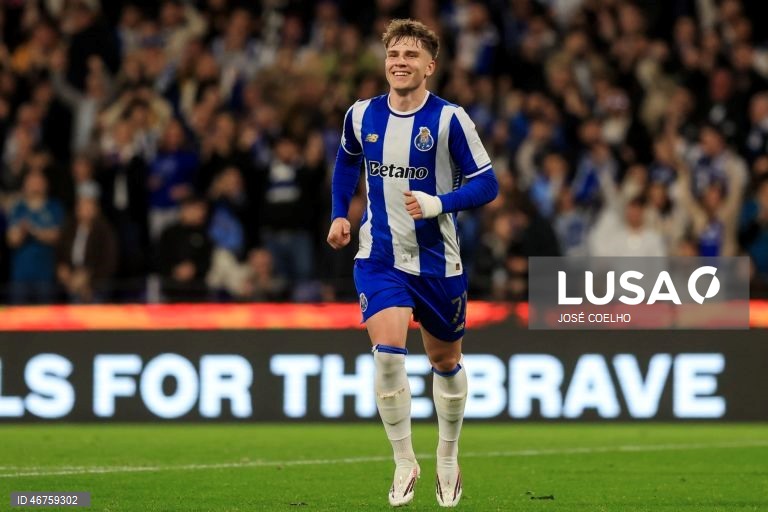 O FC Porto reforçou hoje a liderança da I Liga portuguesa de futebol, ao vencer o Moreirense por 3-0, depois do 2-2 na Luz, em encontro da 26.ª jornada, disputado no Estádio do Dragão, no Porto.