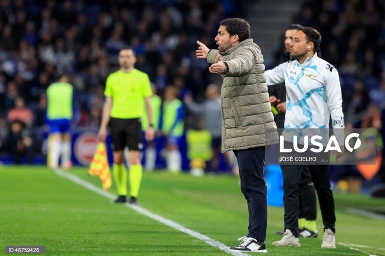 O FC Porto reforçou hoje a liderança da I Liga portuguesa de futebol, ao vencer o Moreirense por 3-0, depois do 2-2 na Luz, em encontro da 26.ª jornada, disputado no Estádio do Dragão, no Porto.