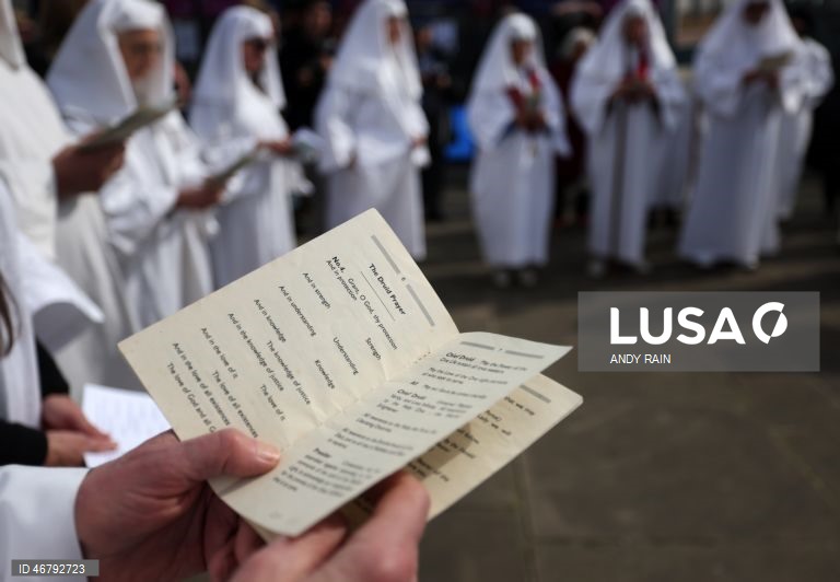Reino Unido: Druidas celebram o equinócio da Primavera