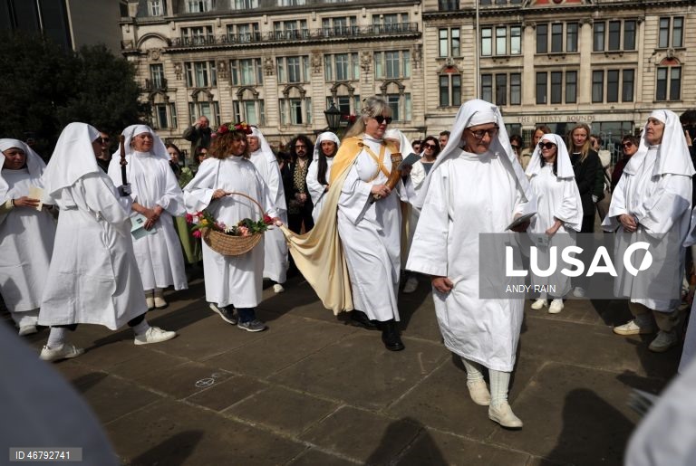 Reino Unido: Druidas celebram o equinócio da Primavera