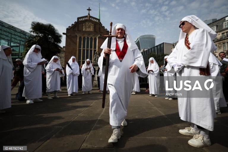 Reino Unido: Druidas celebram o equinócio da Primavera