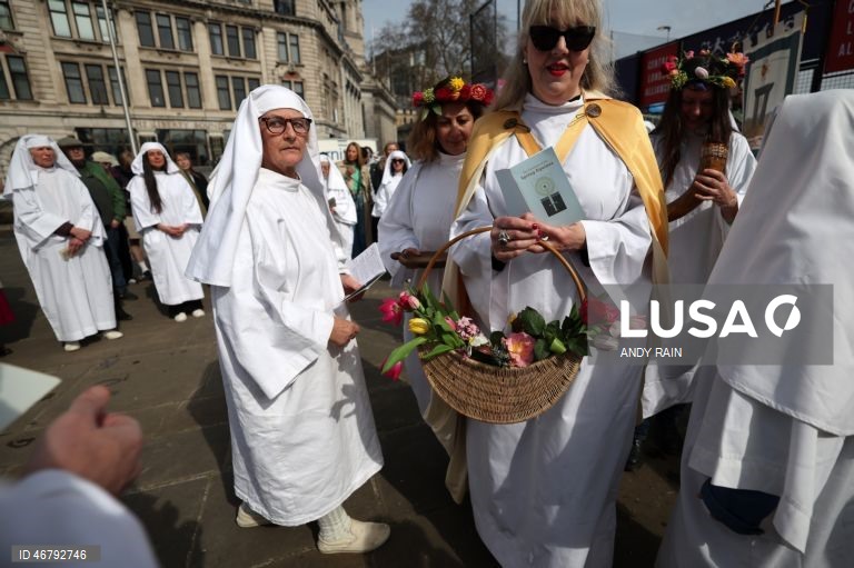 Reino Unido: Druidas celebram o equinócio da Primavera