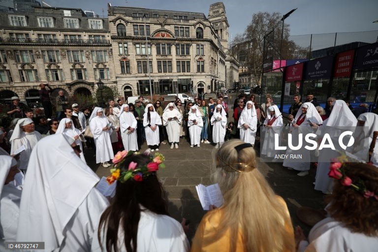 Reino Unido: Druidas celebram o equinócio da Primavera