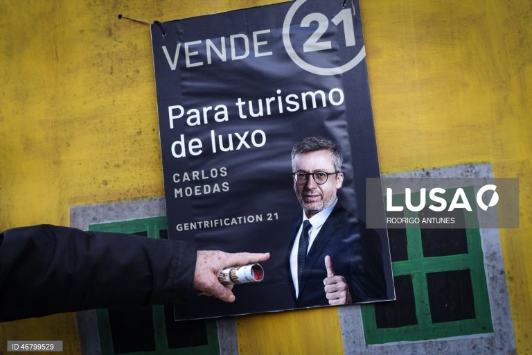 Manifestação “Casas para Viver”, organizada pelo Movimento Erradicar a Pobreza, em Lisboa, 21 de março de 2026. RODRIGO ANTUNES/LUSA