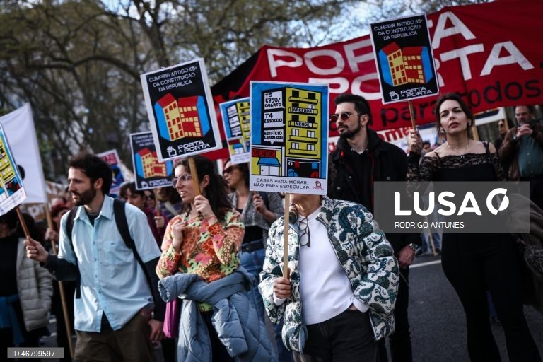 Manifestação “Casas para Viver”, organizada pelo Movimento Erradicar a Pobreza, em Lisboa, 21 de março de 2026. RODRIGO ANTUNES/LUSA