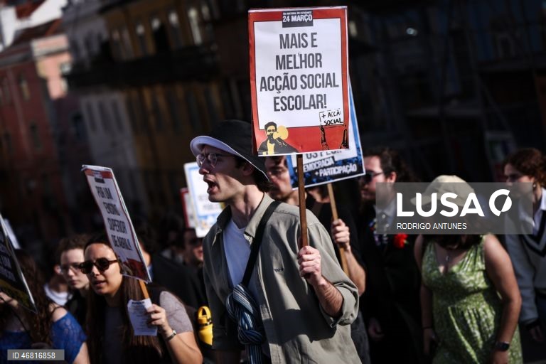Manifestação Nacional de Estudantes do Ensino Superior organizada por mais de 40 estruturas do Movimento Associativo Estudantil, entre as quais Associações de Estudantes, Associações Académicas, núcleos, grupos académicos, tunas e comissões de residentes, associaram-se ao apelo de luta “24 de Março - Dia Nacional do Estudante, pela gratuitidade, alojamento, democracia, em Lisboa, 24 de março de 2026. RODRIGO ANTUNES/LUSA