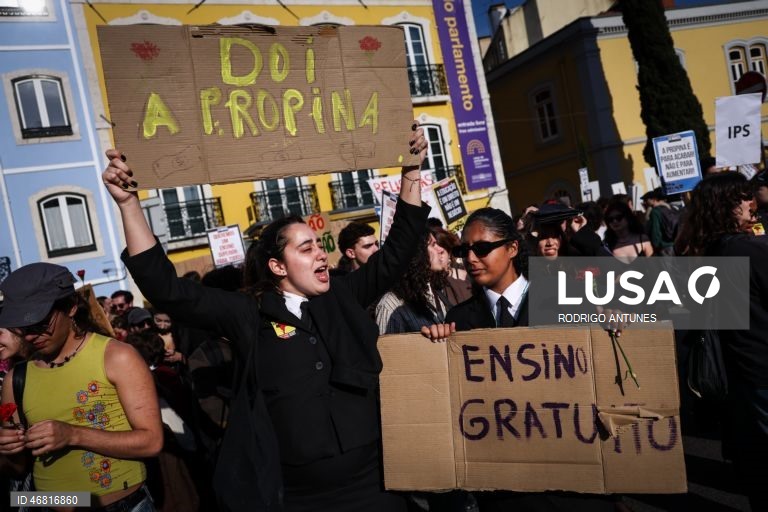 Manifestação Nacional de Estudantes do Ensino Superior organizada por mais de 40 estruturas do Movimento Associativo Estudantil, entre as quais Associações de Estudantes, Associações Académicas, núcleos, grupos académicos, tunas e comissões de residentes, associaram-se ao apelo de luta “24 de Março - Dia Nacional do Estudante, pela gratuitidade, alojamento, democracia, em Lisboa, 24 de março de 2026. RODRIGO ANTUNES/LUSA