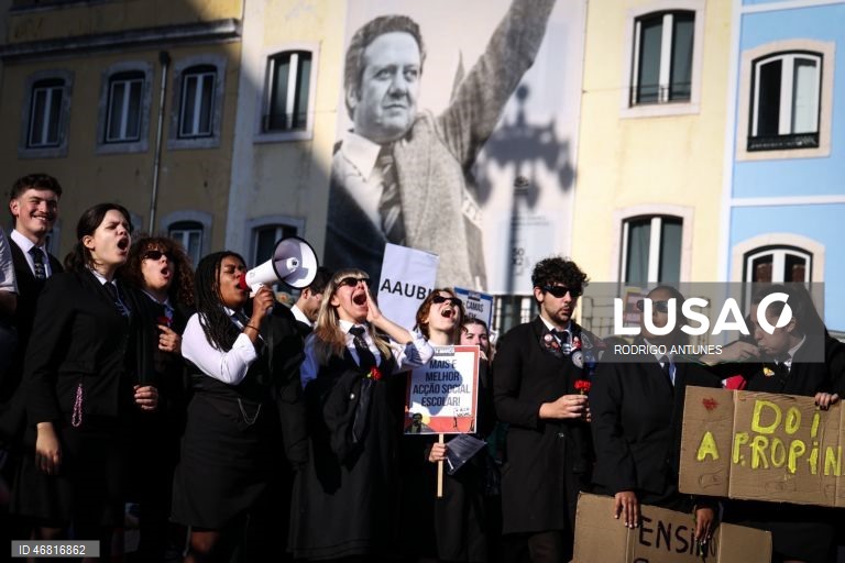 Manifestação Nacional de Estudantes do Ensino Superior organizada por mais de 40 estruturas do Movimento Associativo Estudantil, entre as quais Associações de Estudantes, Associações Académicas, núcleos, grupos académicos, tunas e comissões de residentes, associaram-se ao apelo de luta “24 de Março - Dia Nacional do Estudante, pela gratuitidade, alojamento, democracia, em Lisboa, 24 de março de 2026. RODRIGO ANTUNES/LUSA
