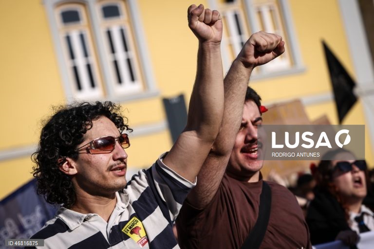 Manifestação Nacional de Estudantes do Ensino Superior organizada por mais de 40 estruturas do Movimento Associativo Estudantil, entre as quais Associações de Estudantes, Associações Académicas, núcleos, grupos académicos, tunas e comissões de residentes, associaram-se ao apelo de luta “24 de Março - Dia Nacional do Estudante, pela gratuitidade, alojamento, democracia, em Lisboa, 24 de março de 2026. RODRIGO ANTUNES/LUSA
