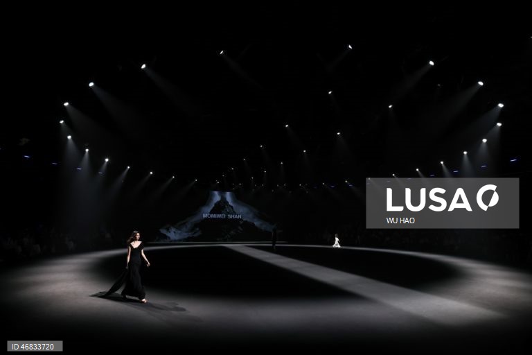 Semana da Moda da China - MOMIWEI by Wei Shan 