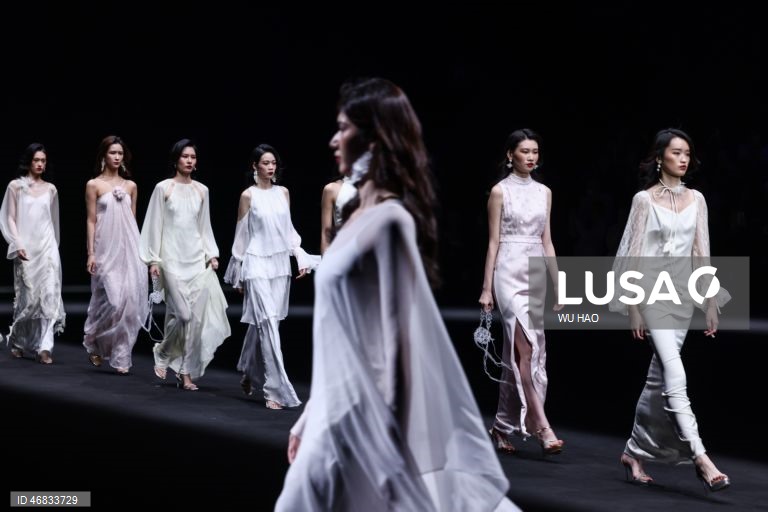 Semana da Moda da China - MOMIWEI by Wei Shan 