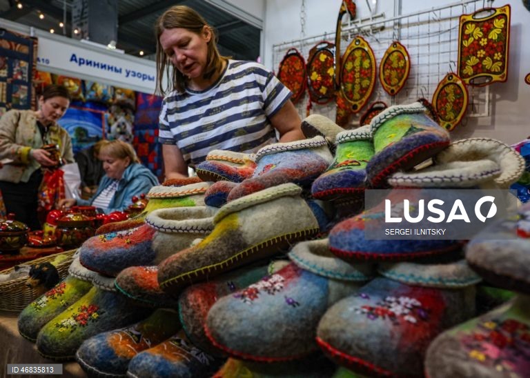 Rússia: Feira de artesanato em Moscovo