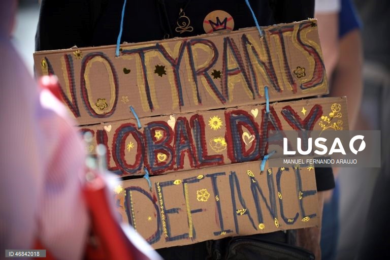 Manifestação “Sem Tiranos/ No Kings” no Porto