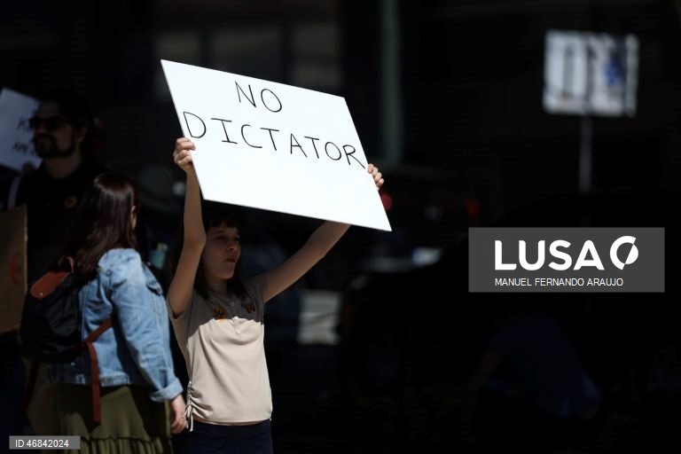 Manifestação “Sem Tiranos/ No Kings” no Porto