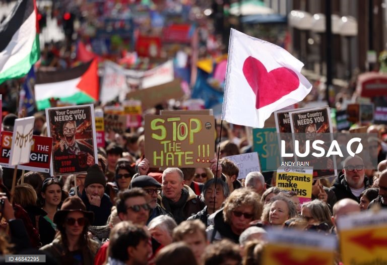 Reino Unido: Manifestação contra a extrema direita em Londres
