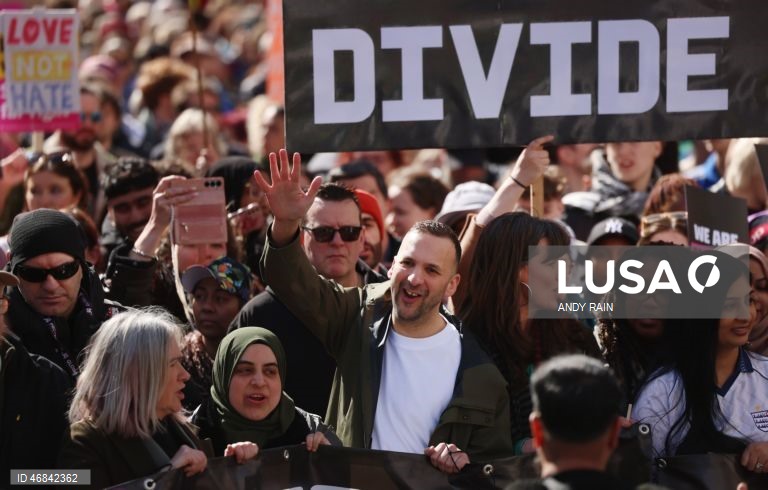 Reino Unido: Manifestação contra a extrema direita em Londres