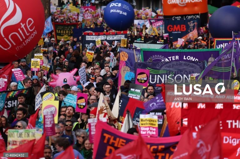 Reino Unido: Manifestação contra a extrema direita em Londres