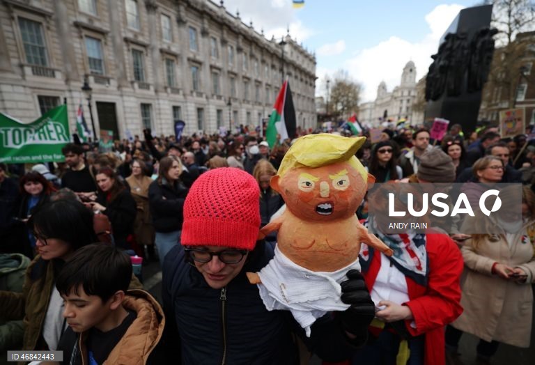 Reino Unido: Manifestação contra a extrema direita em Londres