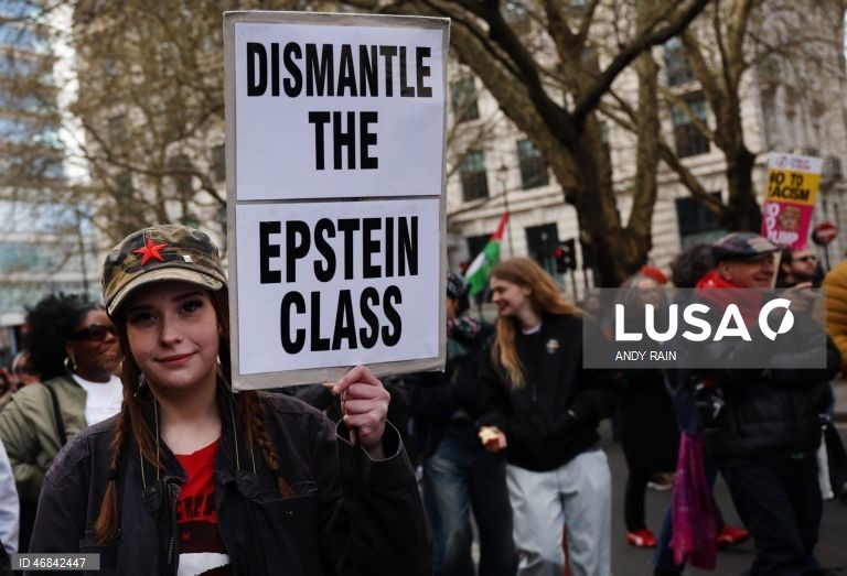 Reino Unido: Manifestação contra a extrema direita em Londres