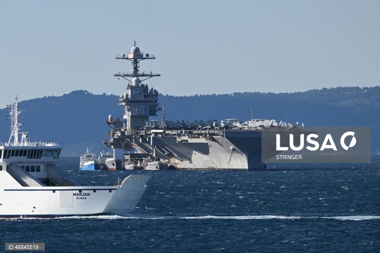 Porta-aviões da Marinha dos EUA USS Gerald R. Ford (CVN-78), atracado em Split, na Croácia. O navio chegou para reparações na sequência de um incêndio não relacionado com combate, ocorrido durante operações no Mar Vermelho.