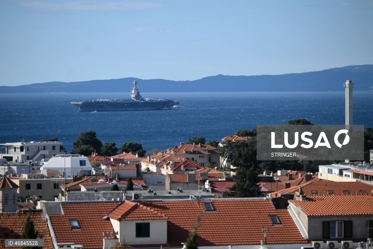 Porta-aviões da Marinha dos EUA USS Gerald R. Ford (CVN-78), atracado em Split, na Croácia. O navio chegou para reparações na sequência de um incêndio não relacionado com combate, ocorrido durante operações no Mar Vermelho.